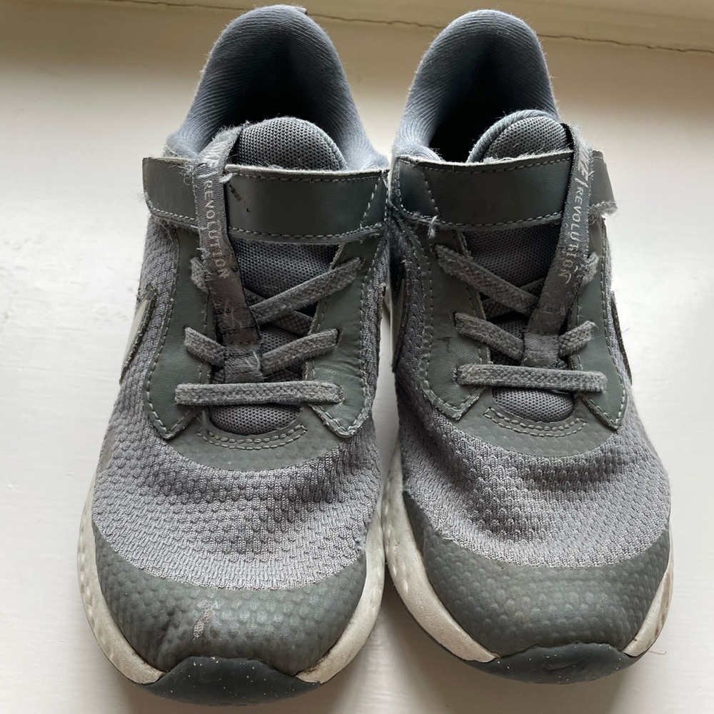 Boys Nike Revolution 2Y